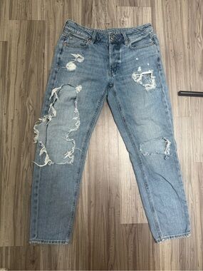 #4 American Eagle Tomgirl Distressed Light Wash Women’s Size 4 Regular 26” I